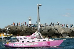 jessica watson boat1 300x199 Jessica Watson   Young Australian Sailor Dreams BIG