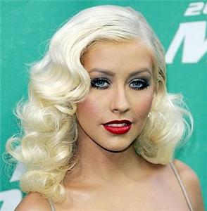 christina aguilera 1 Burlesque: Cher and Christina Aguleria Shine – The Movie Not So Much