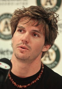 SF Pitcher Barry Zito wears necklace and fluffy hairdo. barry zito giants 209x300 A Tale of Two Baseball Pitchers – The Psychic Side of Sports