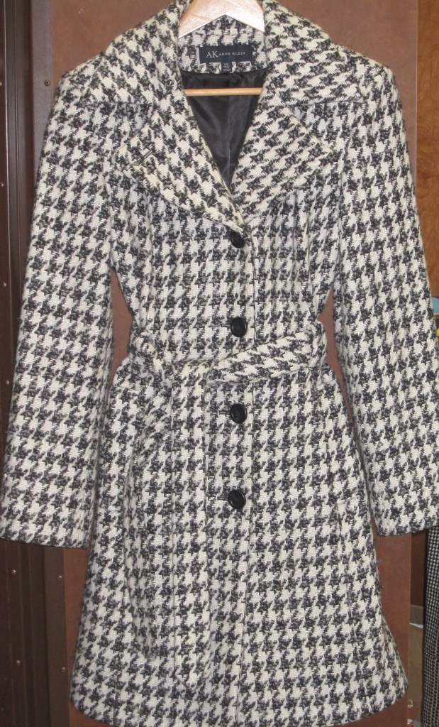 Houndstooth Print - Always Fashionable - FuchsiaWoman Philosophy